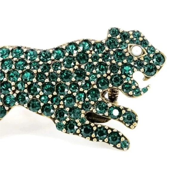 Authentic Gucci Green Gemstone Ring with Dynamic Design - Picture 3 of 6